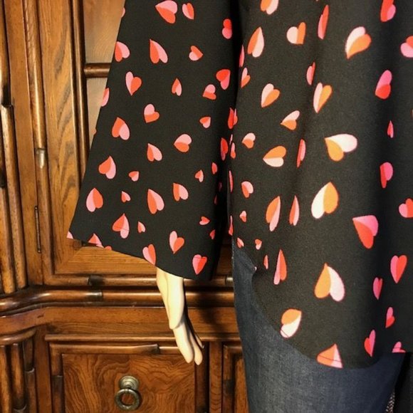 Ann Taylor Hearts Bell Sleeve Curve Hem Top - Picture 13 of 16
